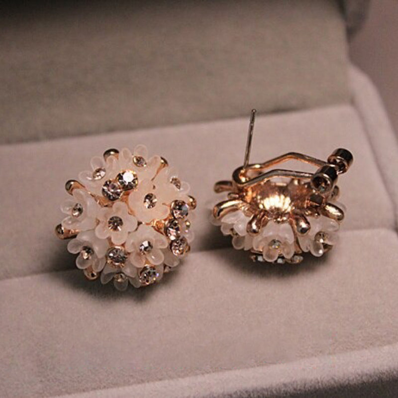 Modische Ohrstecker mit runder Form und Strasssteinen und Emaille