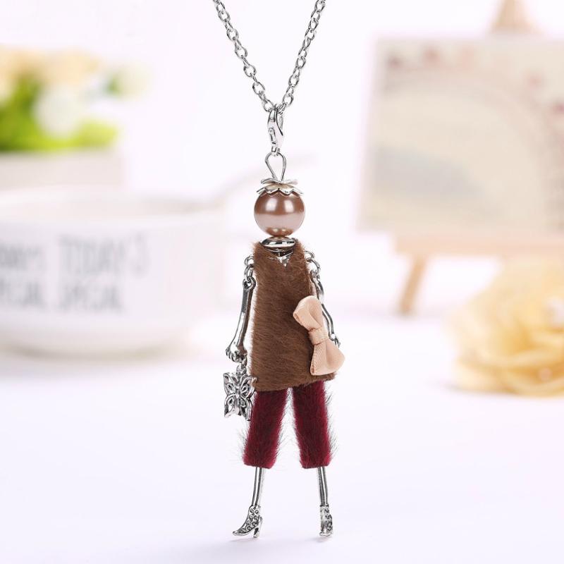 Lange Halskette mit Perlenverzierung „Fashionista Doll“