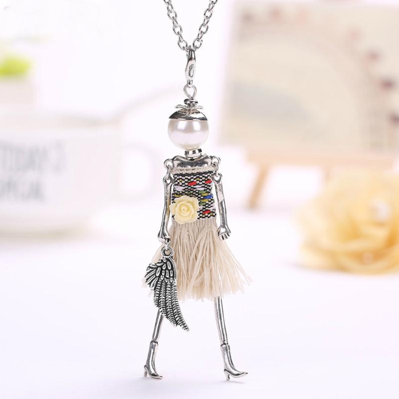 Lange Halskette mit Perlenverzierung „Fashionista Doll“