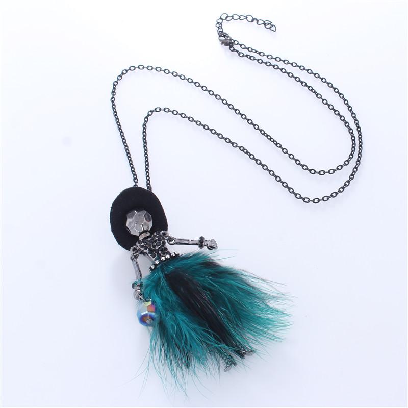 Fashionista – Lange Halskette mit Puppe mit Federn und Hut, Blaugrün