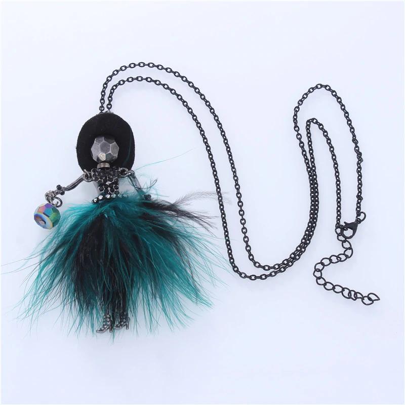 Fashionista – Lange Halskette mit Puppe mit Federn und Hut, Blaugrün