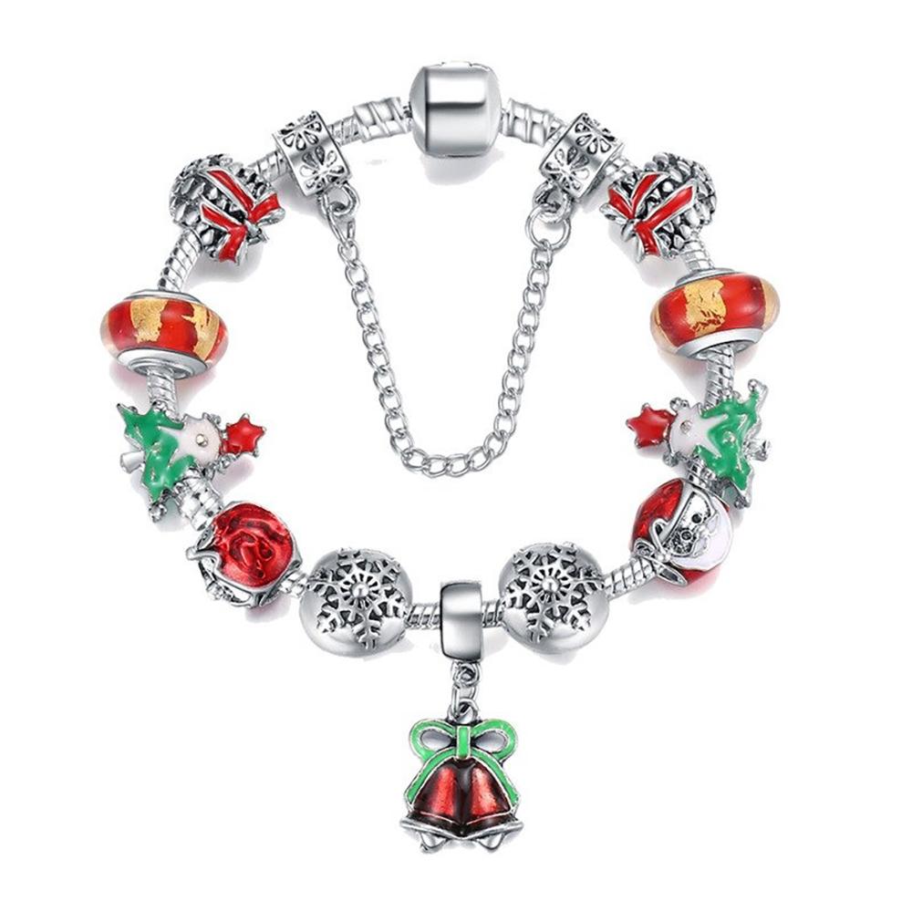 Festliches Perlen-Charm-Armband mit Weihnachtsmotiv