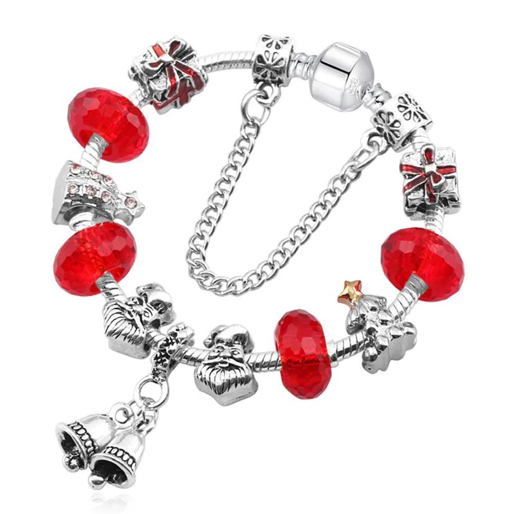 Festliches Perlen-Charm-Armband mit Weihnachtsmotiv