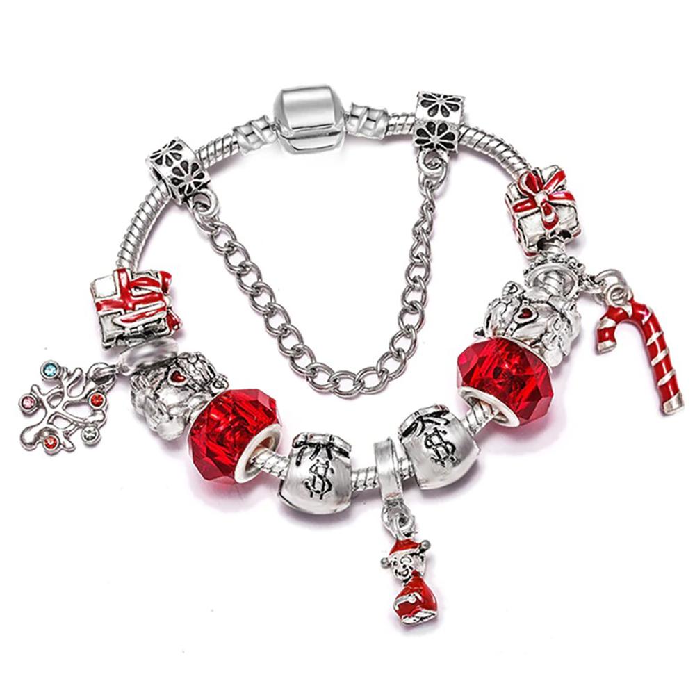 Festliches Perlen-Charm-Armband mit Weihnachtsmotiv