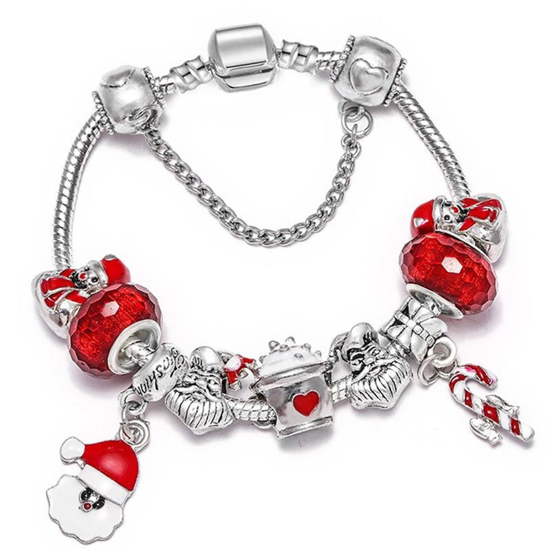 Festliches Perlen-Charm-Armband mit Weihnachtsmotiv