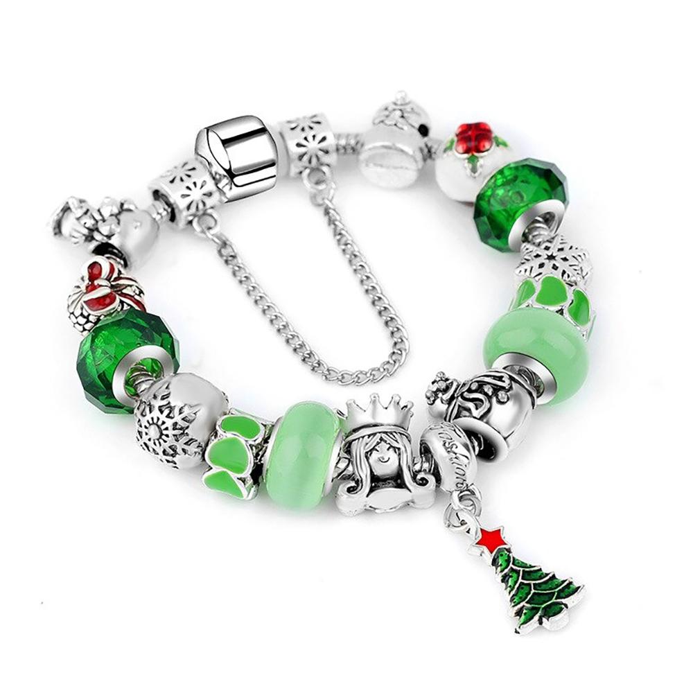 Festliches Perlen-Charm-Armband mit Weihnachtsmotiv