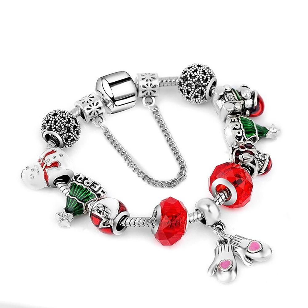Festliches Perlen-Charm-Armband mit Weihnachtsmotiv