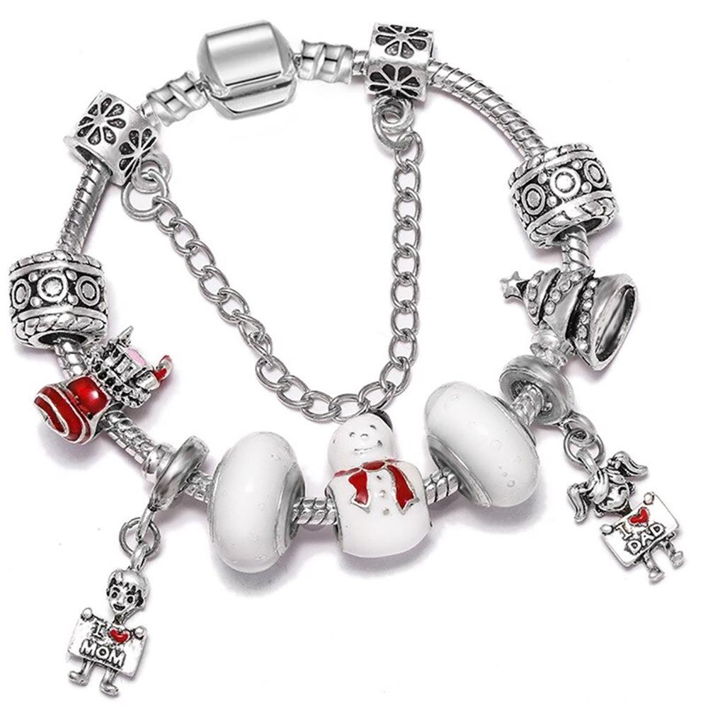 Festliches Perlen-Charm-Armband mit Weihnachtsmotiv