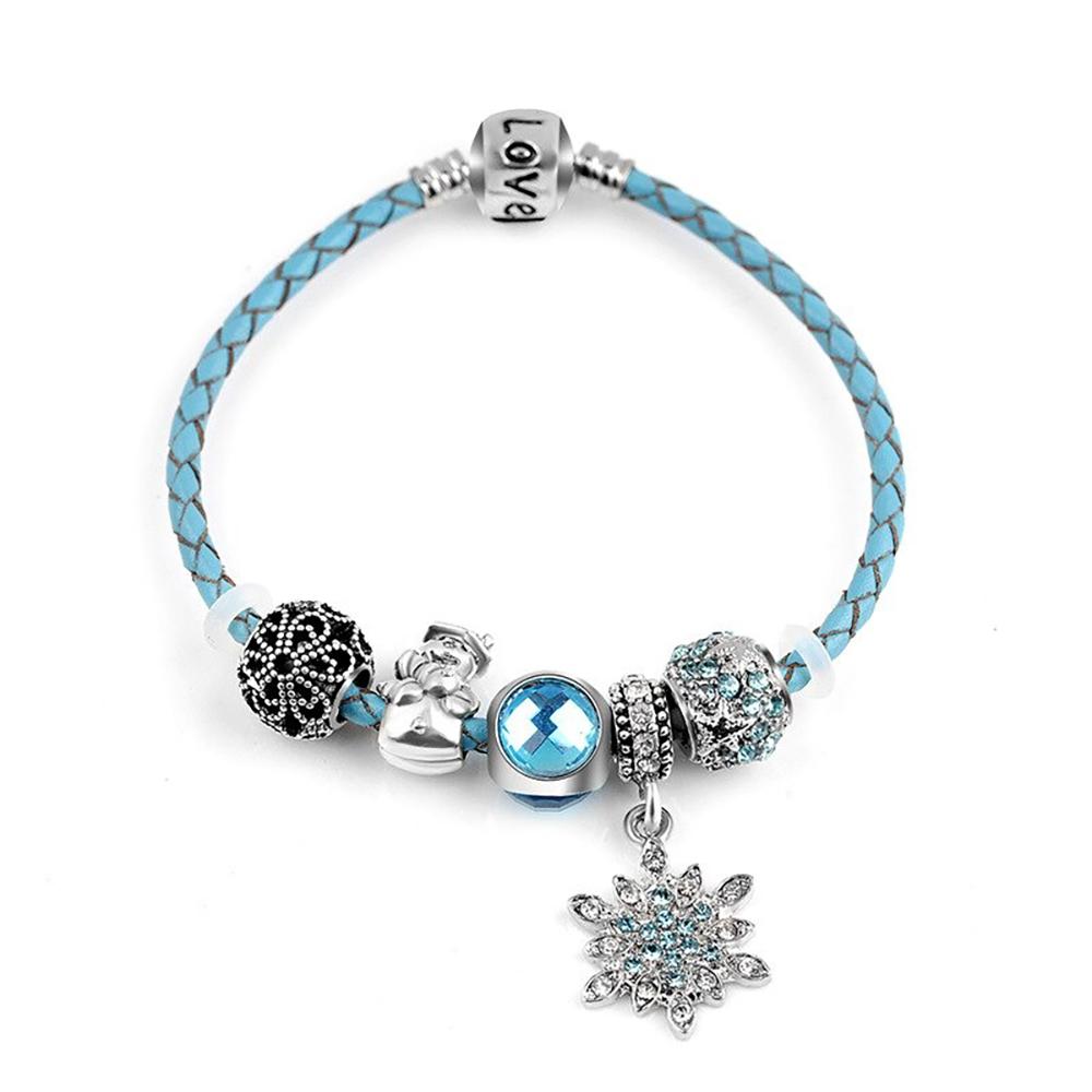 Festliches Perlen-Charm-Armband mit Weihnachtsmotiv