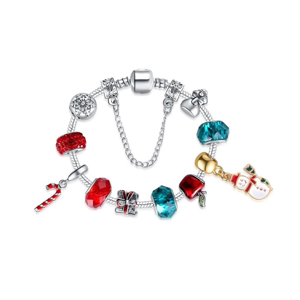Festliches Perlen-Charm-Armband mit Weihnachtsmotiv