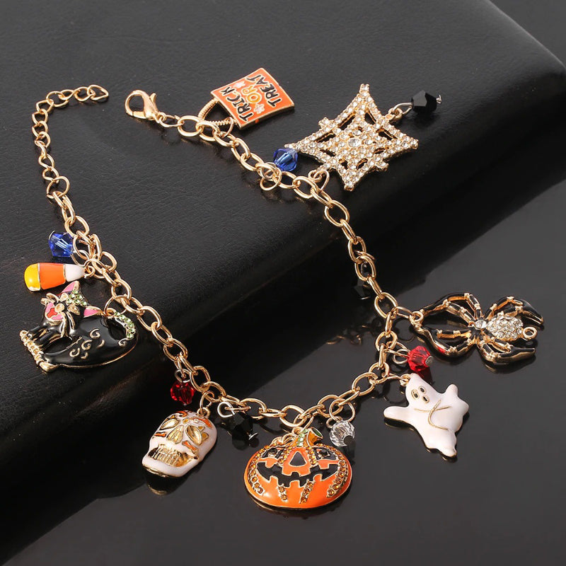 Festliche Armbänder mit mehreren Charms zum Thema Halloween