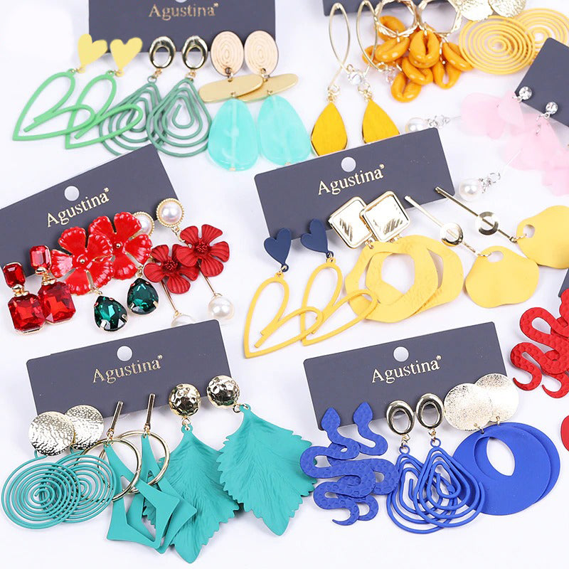 Schmeichelndes Set mit langen Acryl-Ohrringen im Bohemian-Chic-Stil