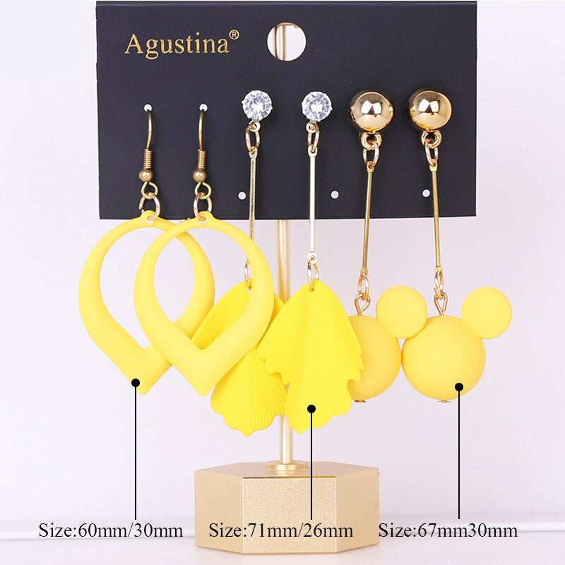 Schmeichelndes Set mit langen Acryl-Ohrringen im Bohemian-Chic-Stil