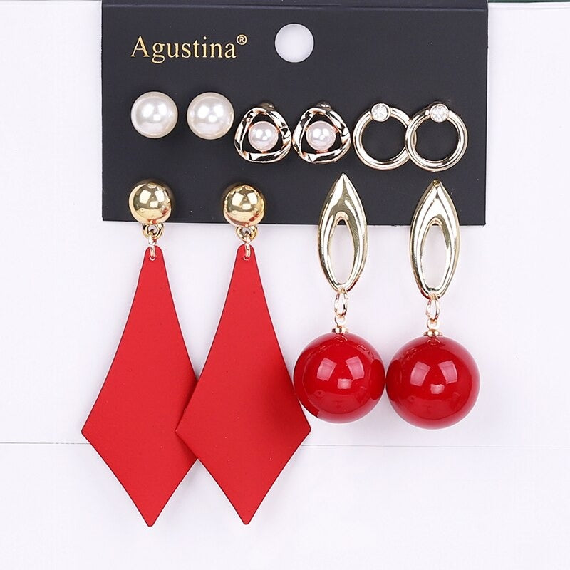 Schmeichelndes Set mit langen Acryl-Ohrringen im Bohemian-Chic-Stil