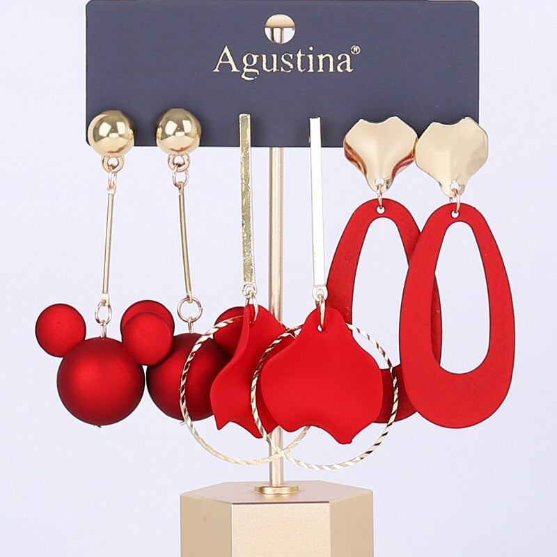 Schmeichelndes Set mit langen Acryl-Ohrringen im Bohemian-Chic-Stil