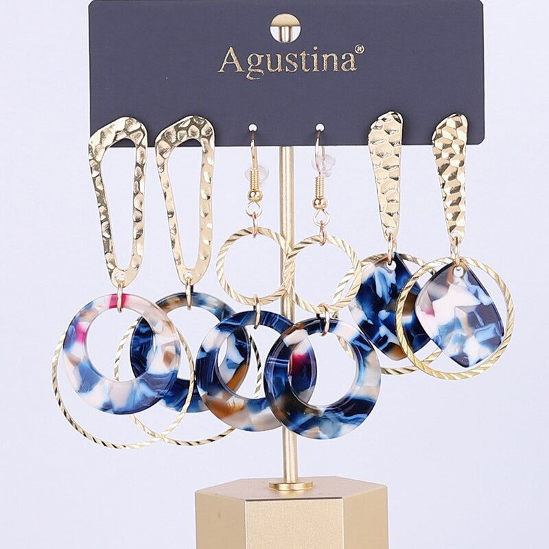 Schmeichelndes Set mit langen Acryl-Ohrringen im Bohemian-Chic-Stil