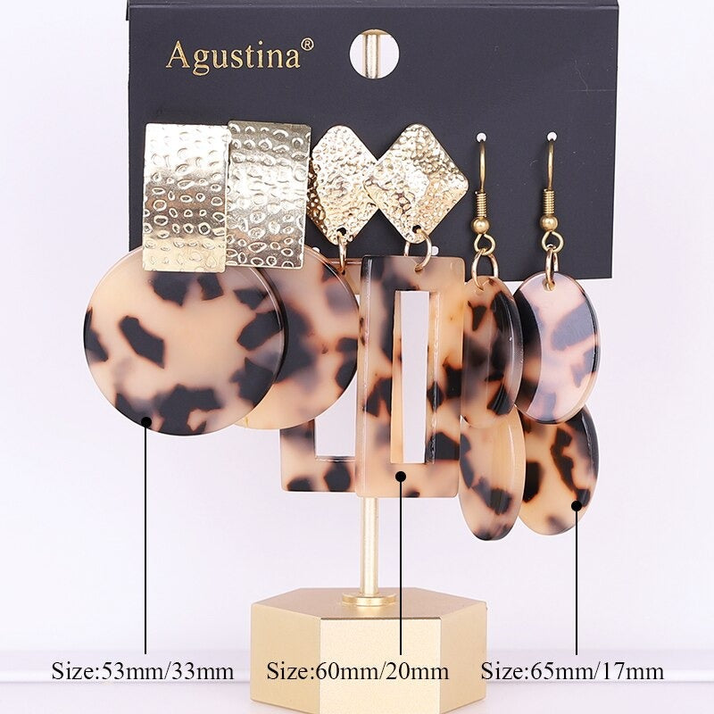 Schmeichelndes Set mit langen Acryl-Ohrringen im Bohemian-Chic-Stil