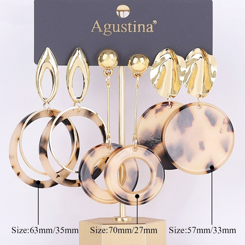 Schmeichelndes Set mit langen Acryl-Ohrringen im Bohemian-Chic-Stil