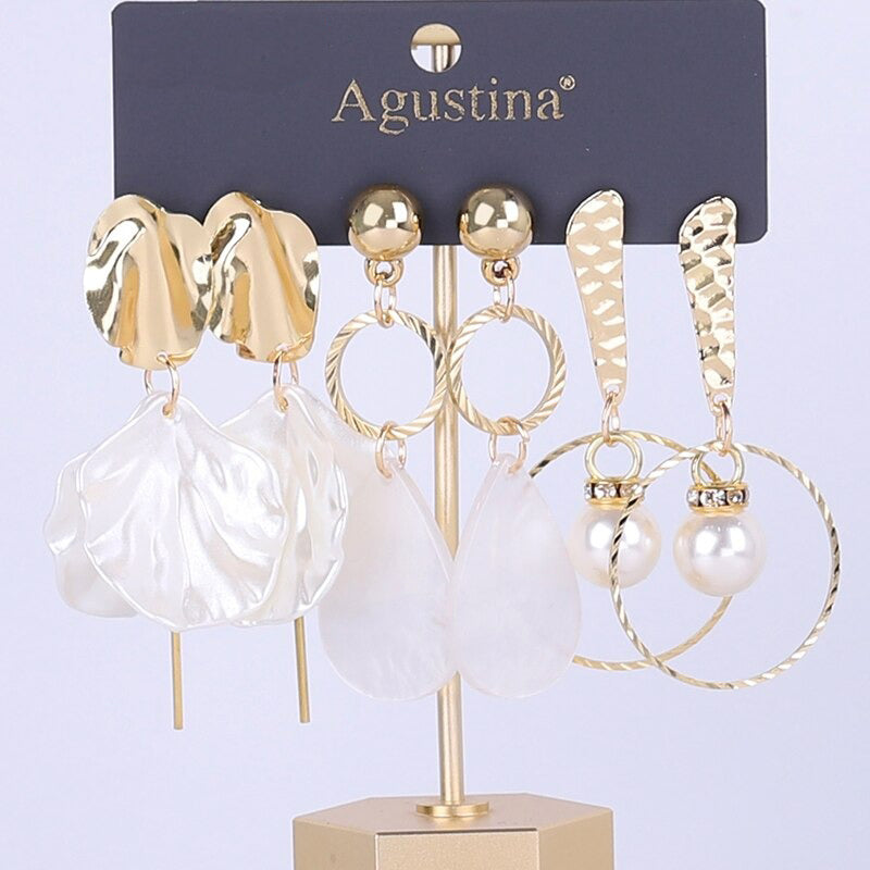 Schmeichelndes Set mit langen Acryl-Ohrringen im Bohemian-Chic-Stil