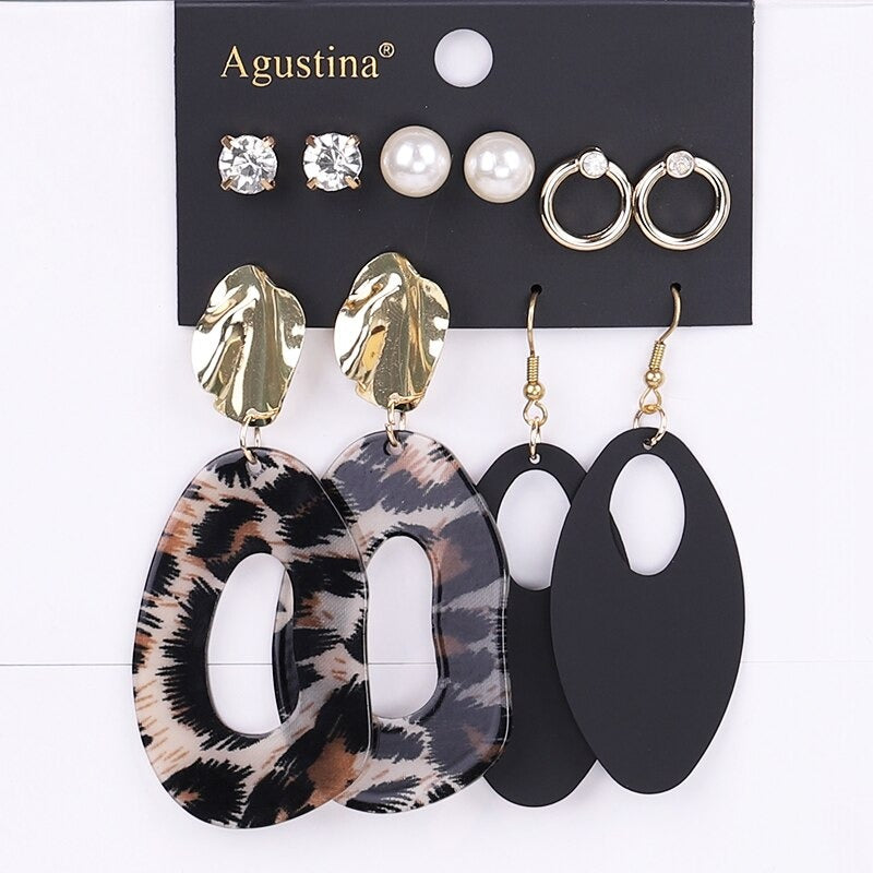 Schmeichelndes Set mit langen Acryl-Ohrringen im Bohemian-Chic-Stil