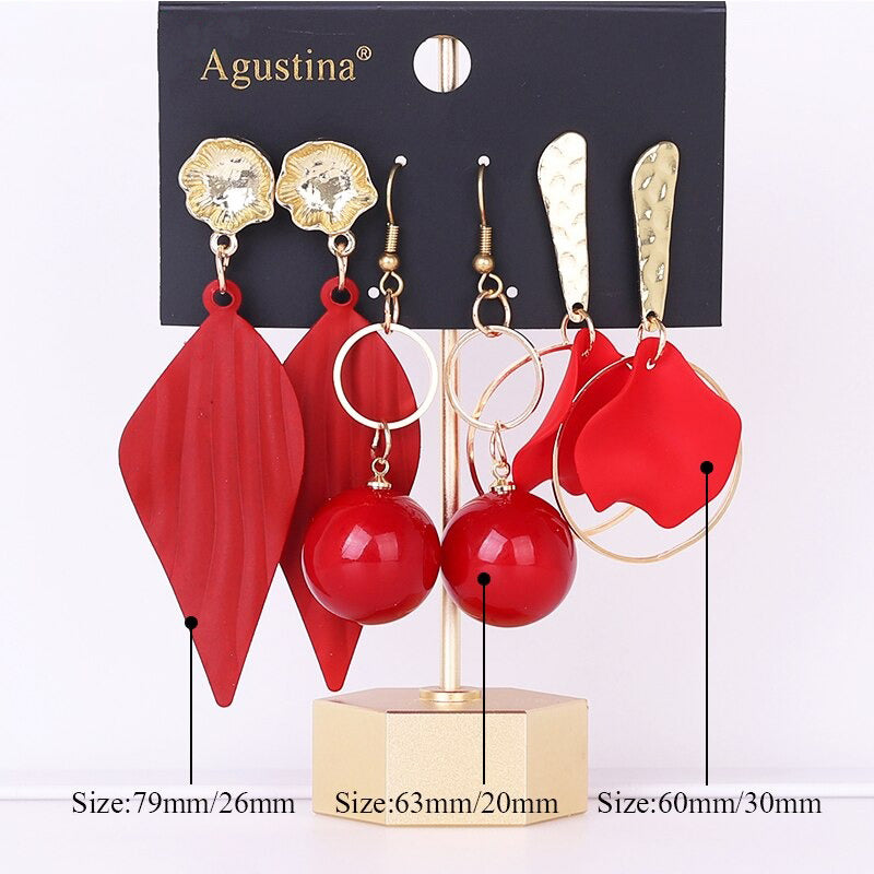 Schmeichelndes Set mit langen Acryl-Ohrringen im Bohemian-Chic-Stil