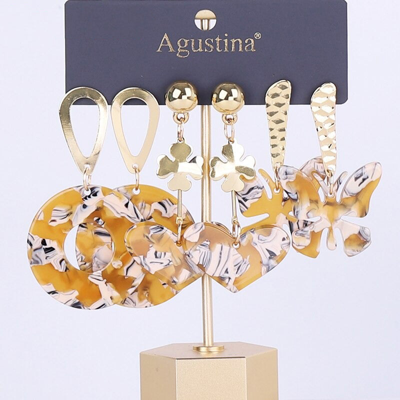 Schmeichelndes Set mit langen Acryl-Ohrringen im Bohemian-Chic-Stil