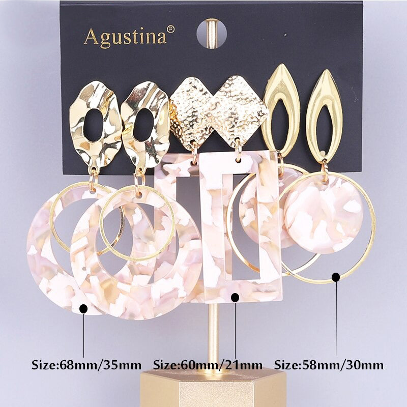 Schmeichelndes Set mit langen Acryl-Ohrringen im Bohemian-Chic-Stil