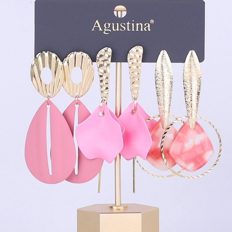 Schmeichelndes Set mit langen Acryl-Ohrringen im Bohemian-Chic-Stil