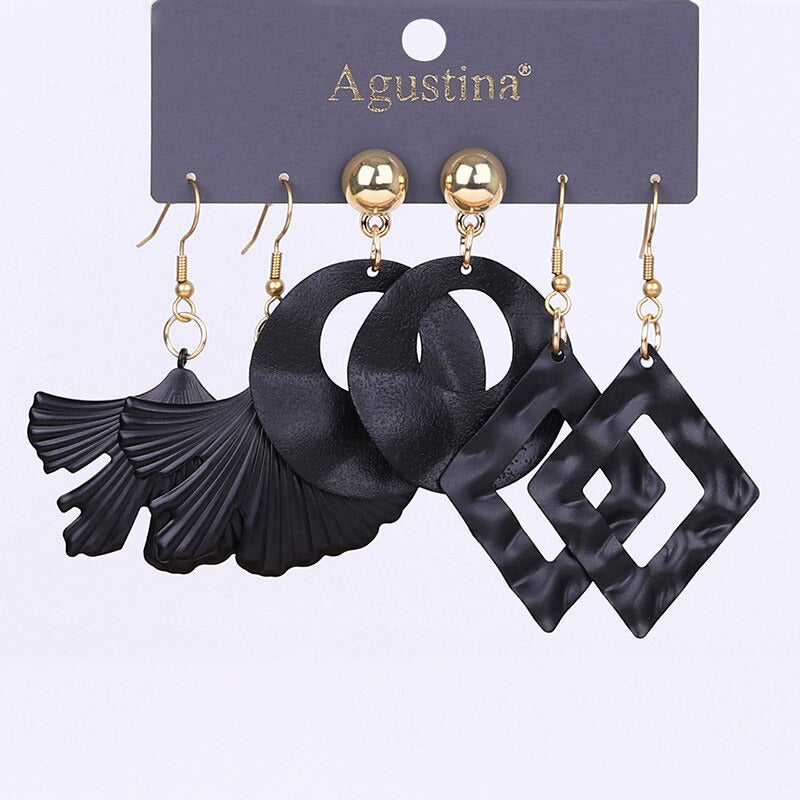 Schmeichelndes Set mit langen Acryl-Ohrringen im Bohemian-Chic-Stil