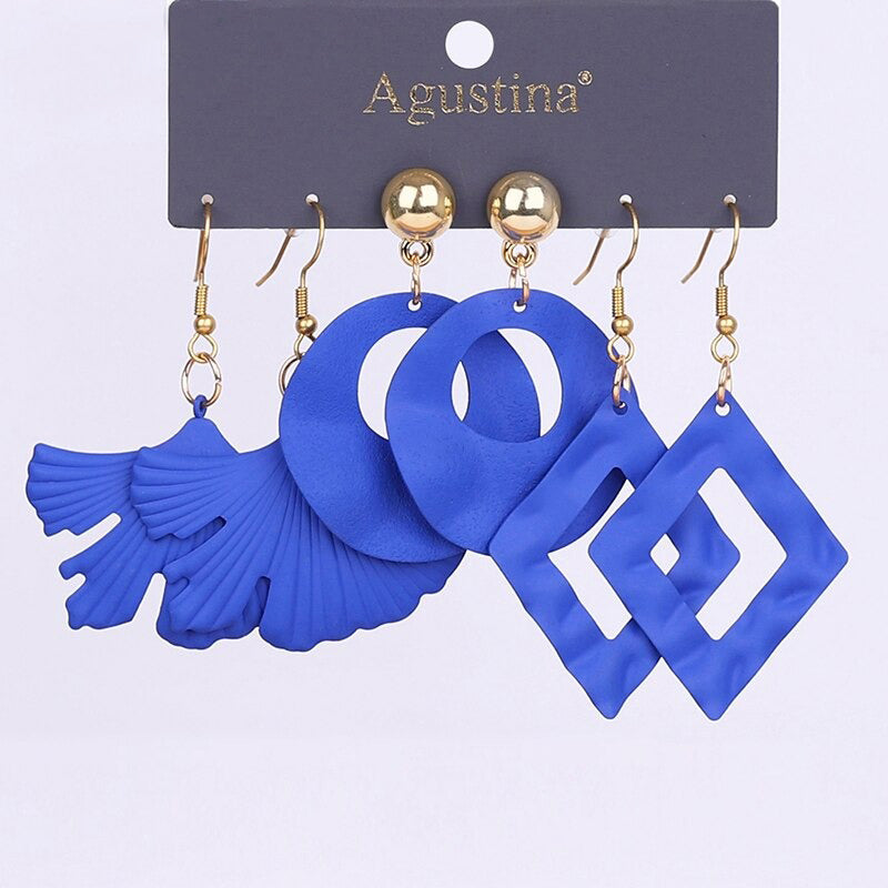 Schmeichelndes Set mit langen Acryl-Ohrringen im Bohemian-Chic-Stil