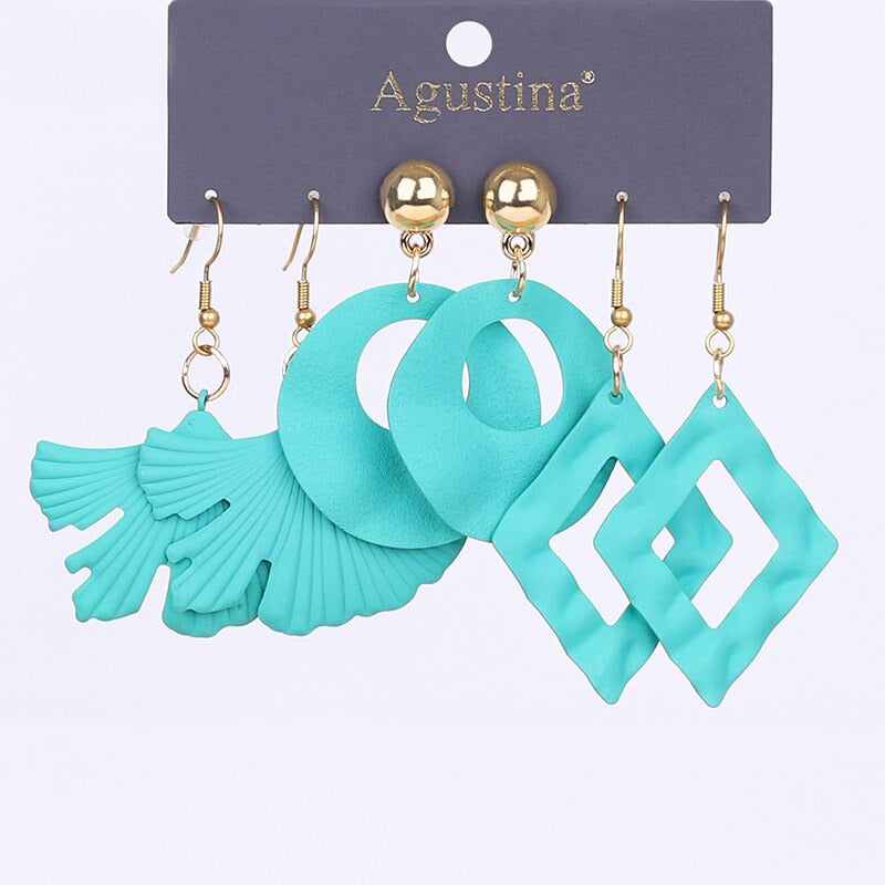 Schmeichelndes Set mit langen Acryl-Ohrringen im Bohemian-Chic-Stil