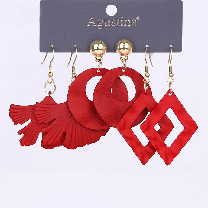 Schmeichelndes Set mit langen Acryl-Ohrringen im Bohemian-Chic-Stil