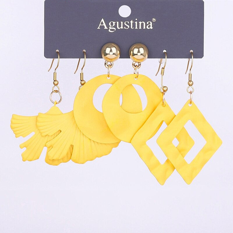 Schmeichelndes Set mit langen Acryl-Ohrringen im Bohemian-Chic-Stil