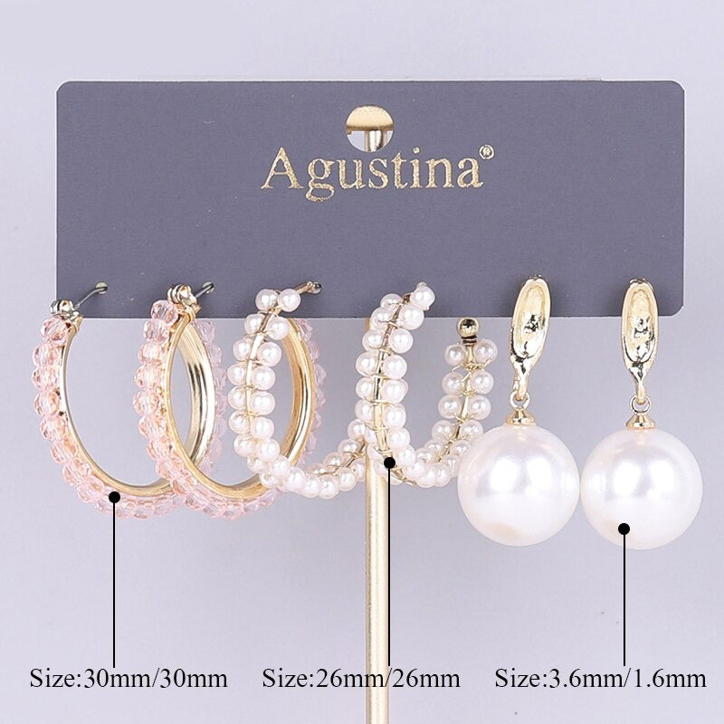 Schmeichelndes Set mit langen Acryl-Ohrringen im Bohemian-Chic-Stil