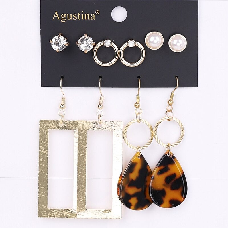 Schmeichelndes Set mit langen Acryl-Ohrringen im Bohemian-Chic-Stil