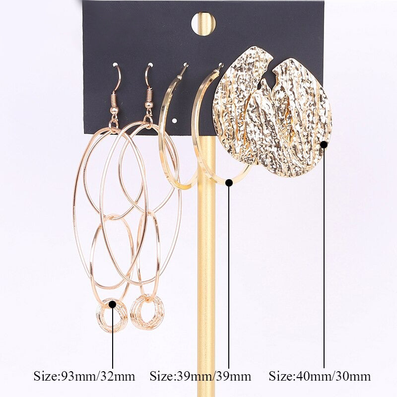 Schmeichelndes Set mit langen Acryl-Ohrringen im Bohemian-Chic-Stil