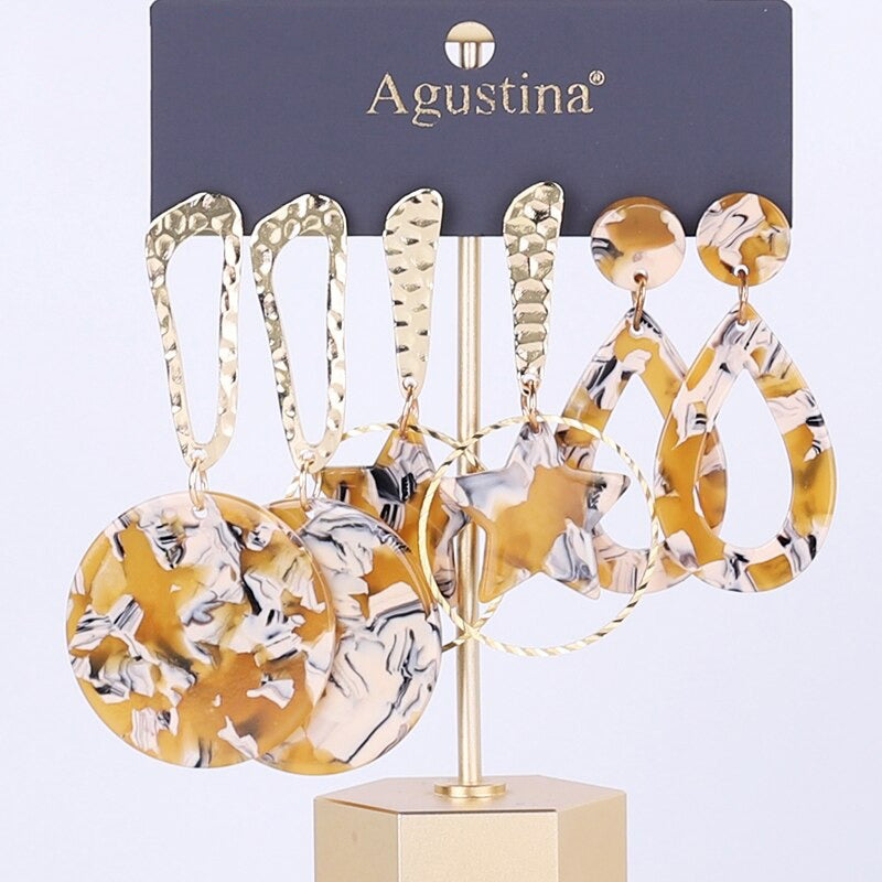 Schmeichelndes Set mit langen Acryl-Ohrringen im Bohemian-Chic-Stil