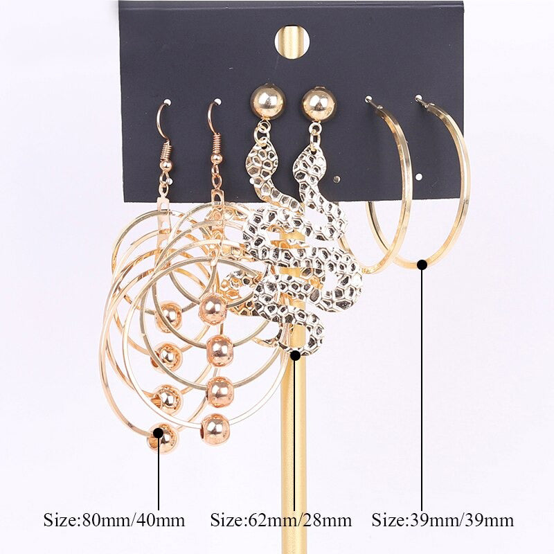 Schmeichelndes Set mit langen Acryl-Ohrringen im Bohemian-Chic-Stil