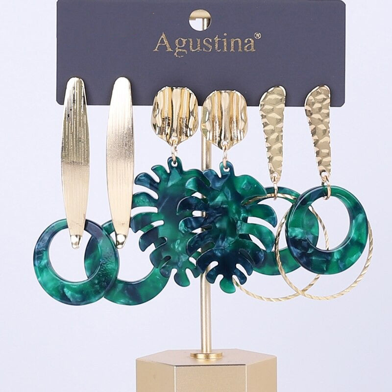 Schmeichelndes Set mit langen Acryl-Ohrringen im Bohemian-Chic-Stil