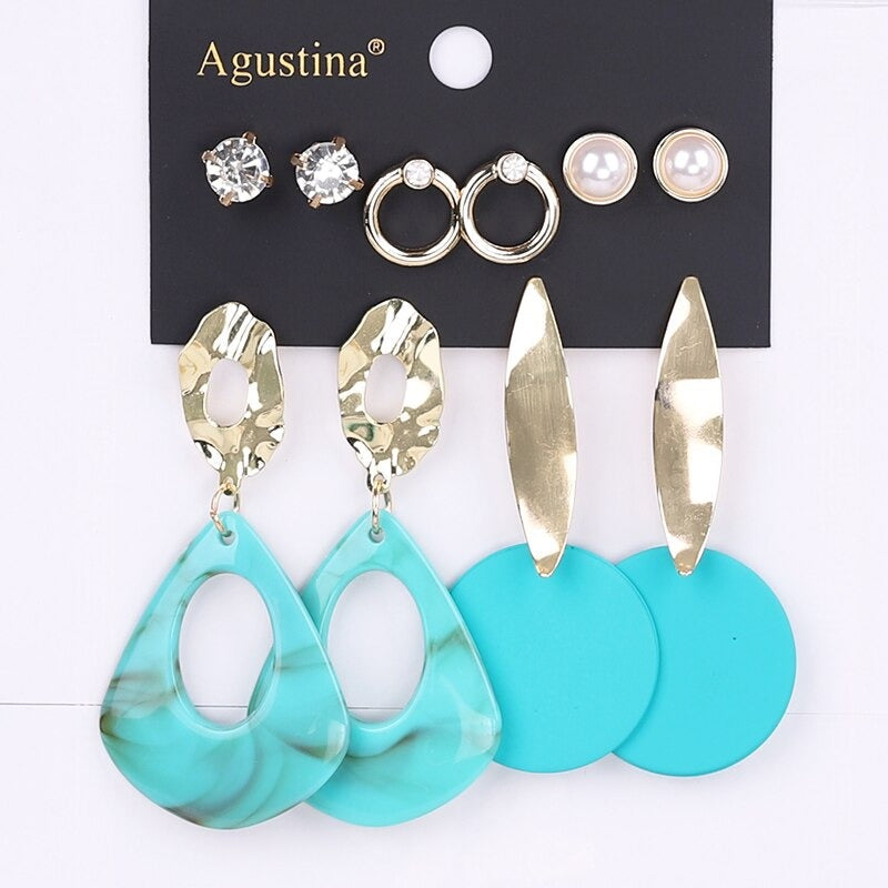 Schmeichelndes Set mit langen Acryl-Ohrringen im Bohemian-Chic-Stil