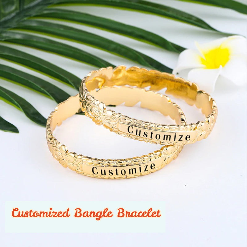 Armreife mit Blumenmuster und personalisiertem Namen