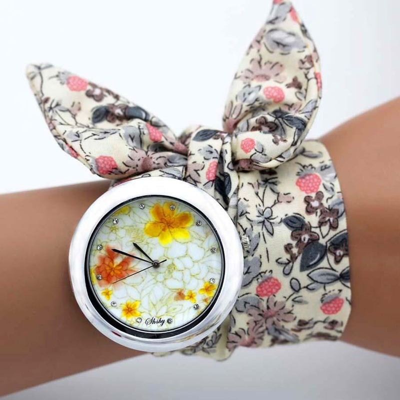 Modische Armbanduhr mit Blumen- und Schmetterlingsband