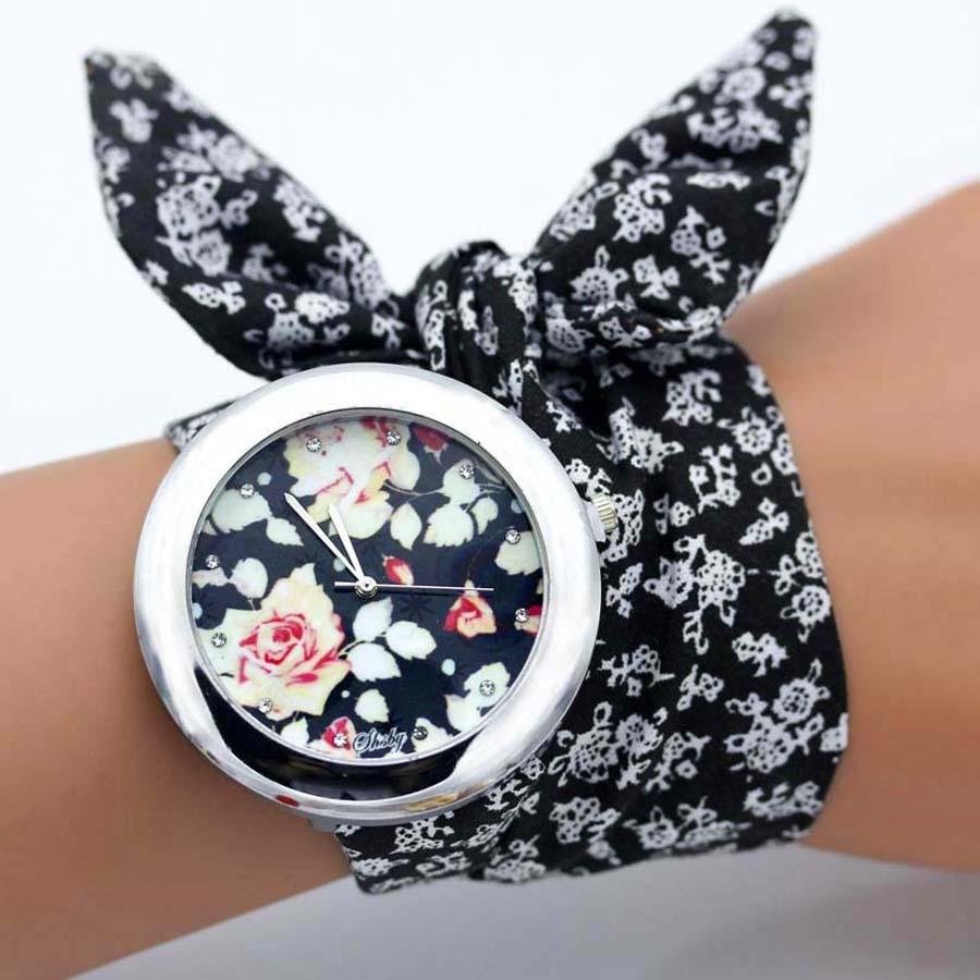Modische Armbanduhr mit Blumen- und Schmetterlingsband