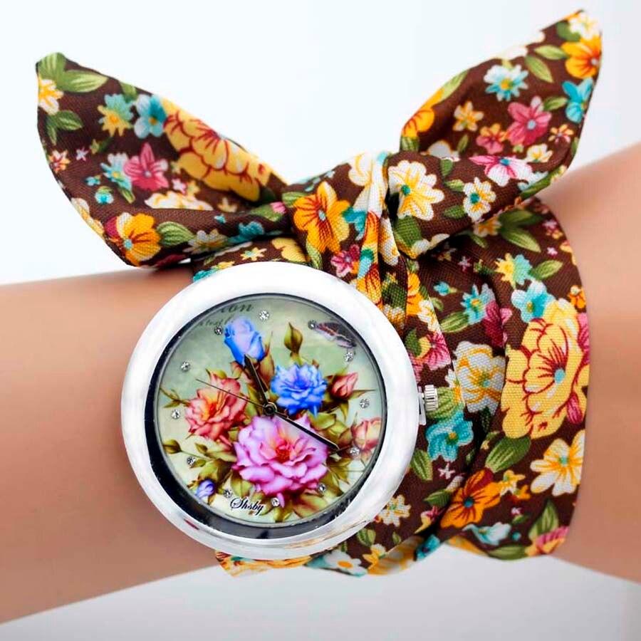 Modische Armbanduhr mit Blumen- und Schmetterlingsband