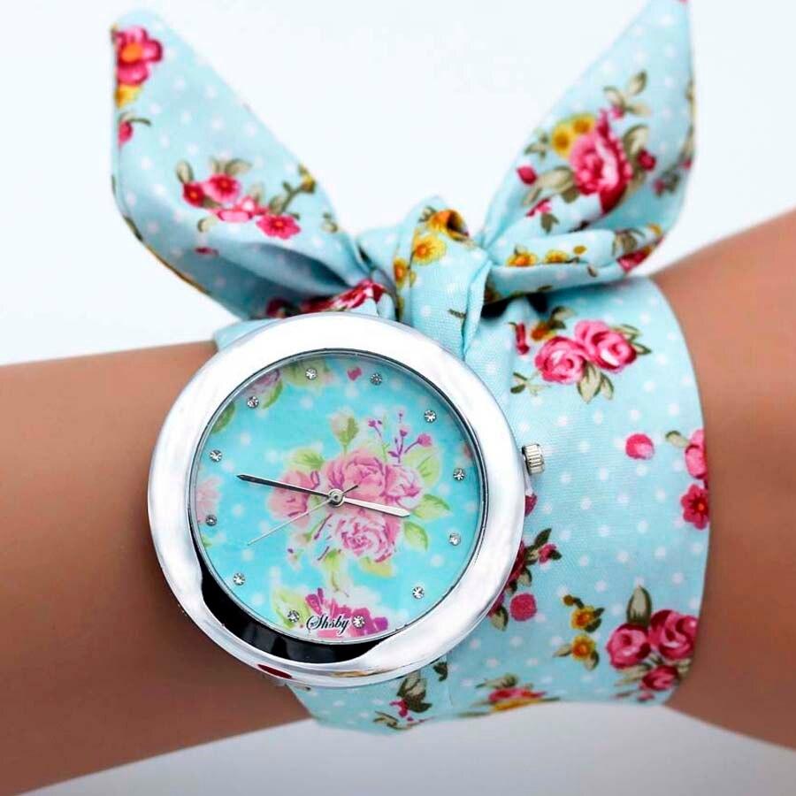 Modische Armbanduhr mit Blumen- und Schmetterlingsband