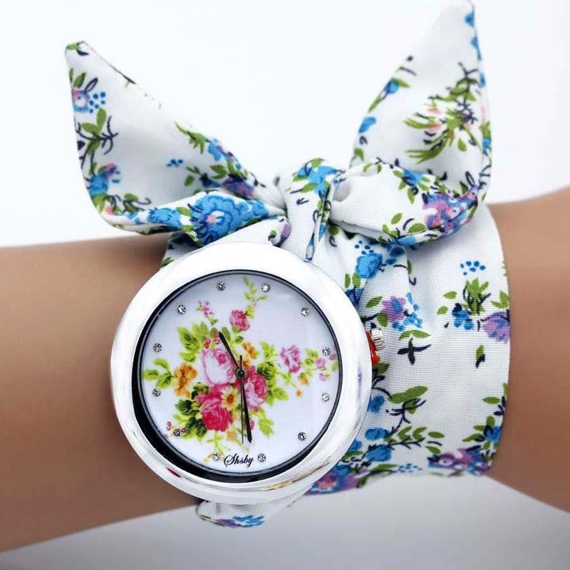 Modische Armbanduhr mit Blumen- und Schmetterlingsband