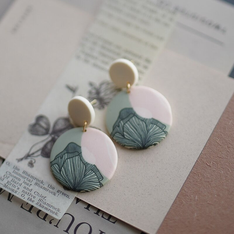 Florale und erdige Polymer Clay Ohrring Kollektion im Vintage Stil