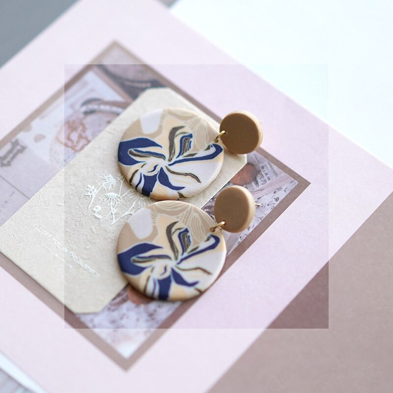 Florale und erdige Polymer Clay Ohrring Kollektion im Vintage Stil