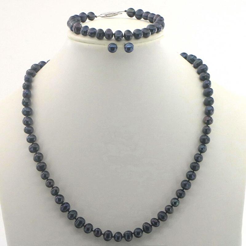 Set aus Halskette, Armband und Ohrringen mit Süßwasserperlen