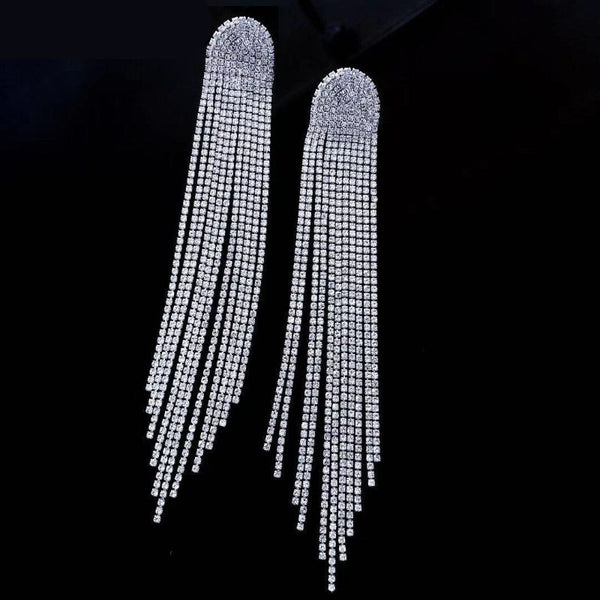 Lange, mit Strasssteinen besetzte Quasten-Ohrringe